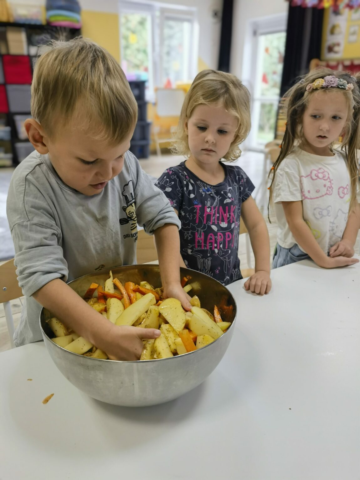 Tydzień warzywny – przygotowujemy pieczone ziemniaki, marchewkę i twarożek ze szczypiorkiem