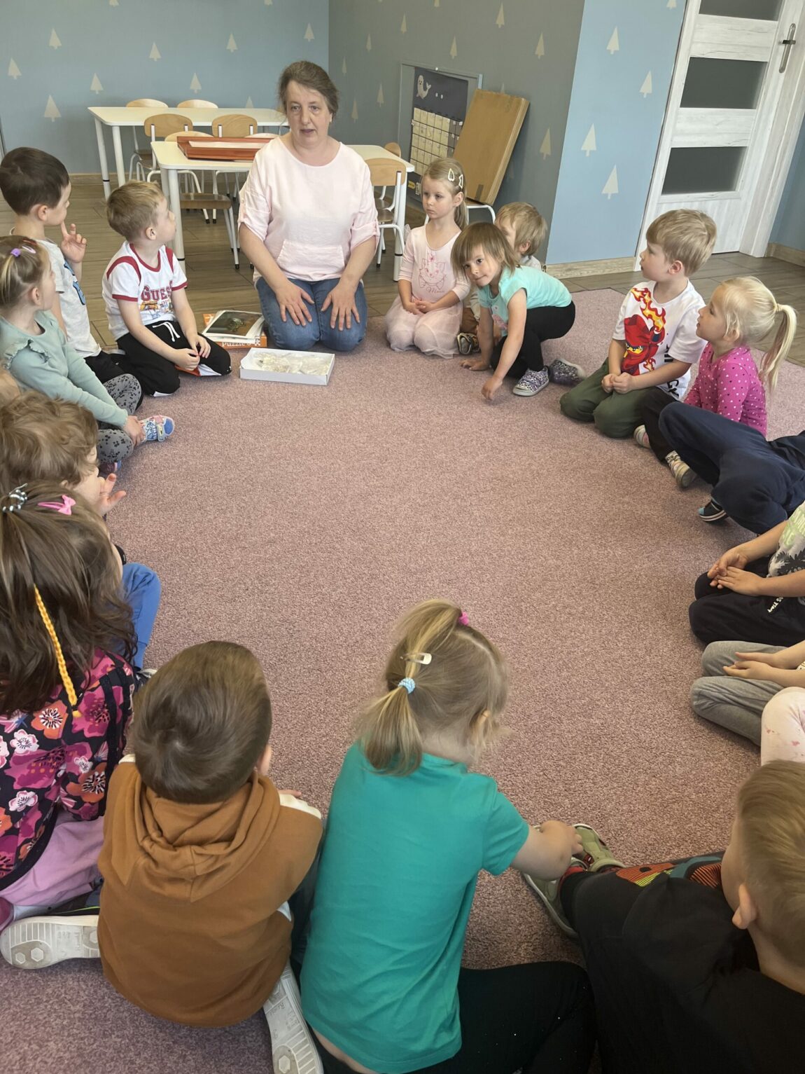 Zajęcia z Panią Jolą z biblioteki