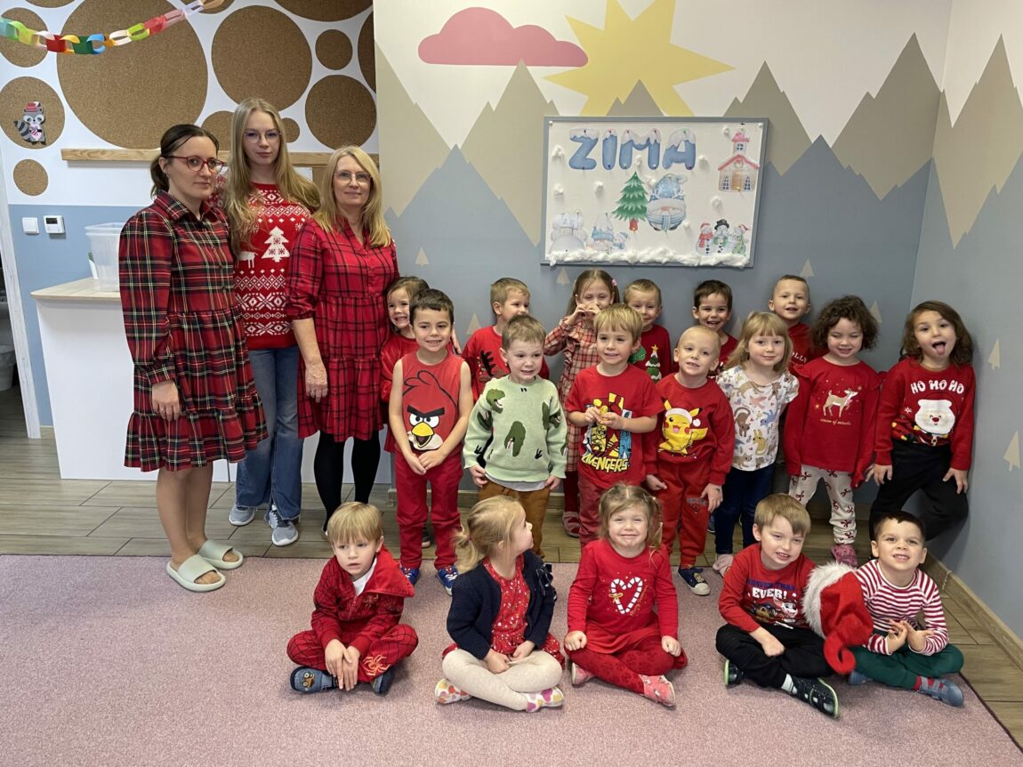 Mikołajki, wycieczka do kina i dzień koloru czerwonego