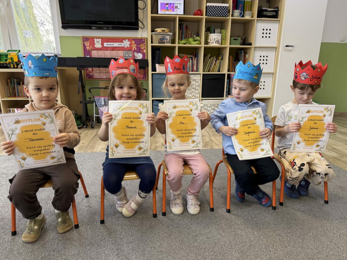 Urodzinki naszej wspaniałej piątki 🎁
