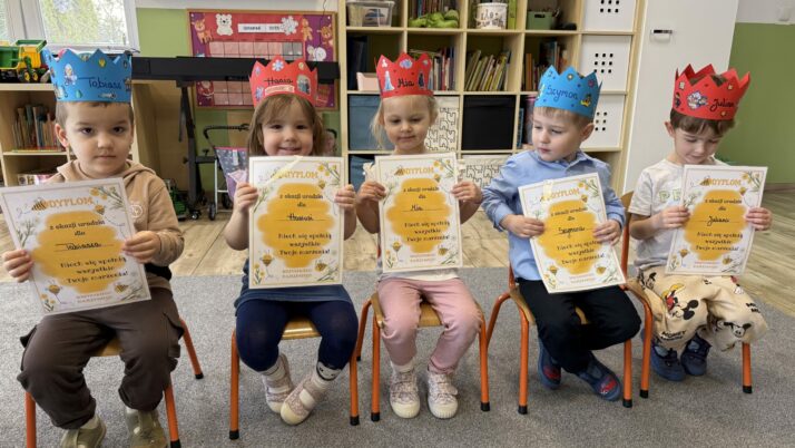 Urodzinki naszej wspaniałej piątki 🎁