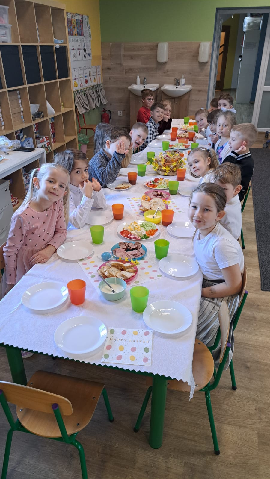 Ozdabianie wielkanocnego mazurka i śniadanie wielkanocne